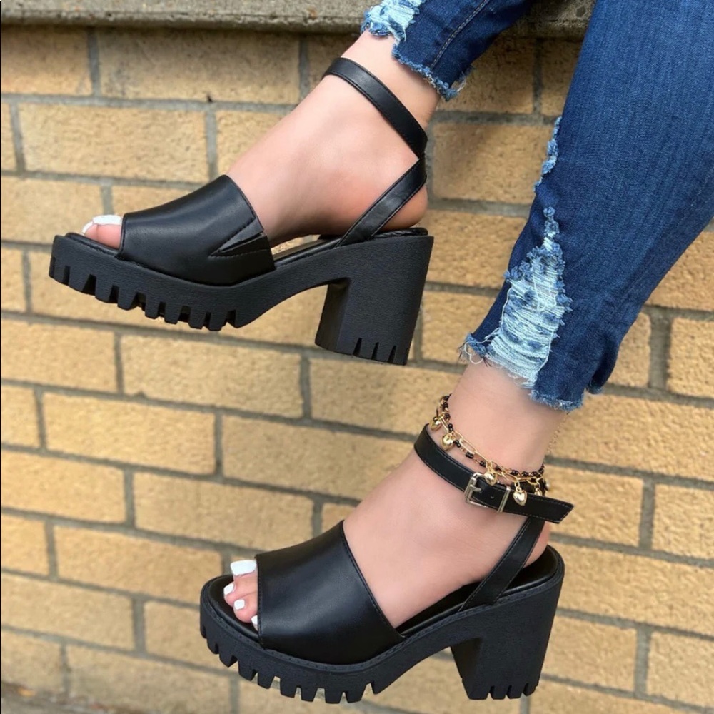 Black Adjustable Ankle Strap Chunky Block Heel Sandal - Picture 3 of 5